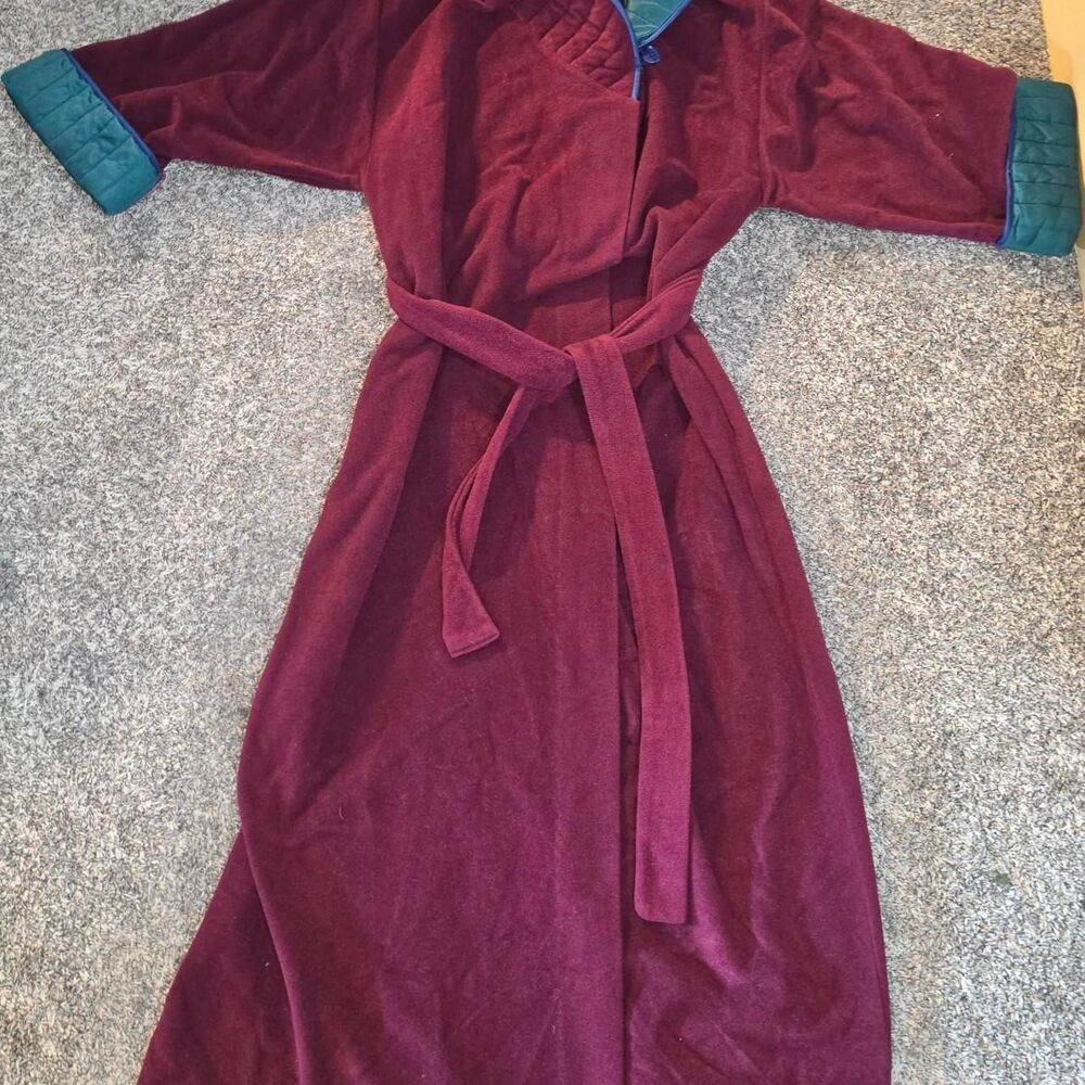 Vintage Vanity Fair Women's Burgundy and  Robe Size Small